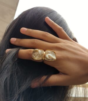 Mother of pearl finger ring