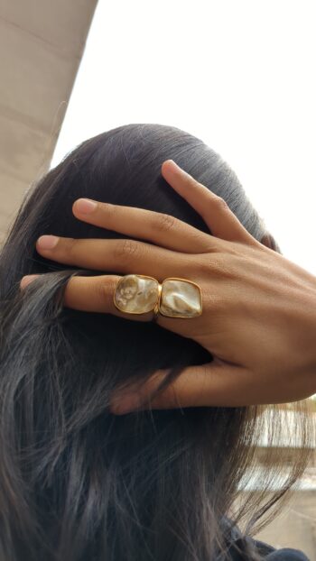 Mother of pearl finger ring